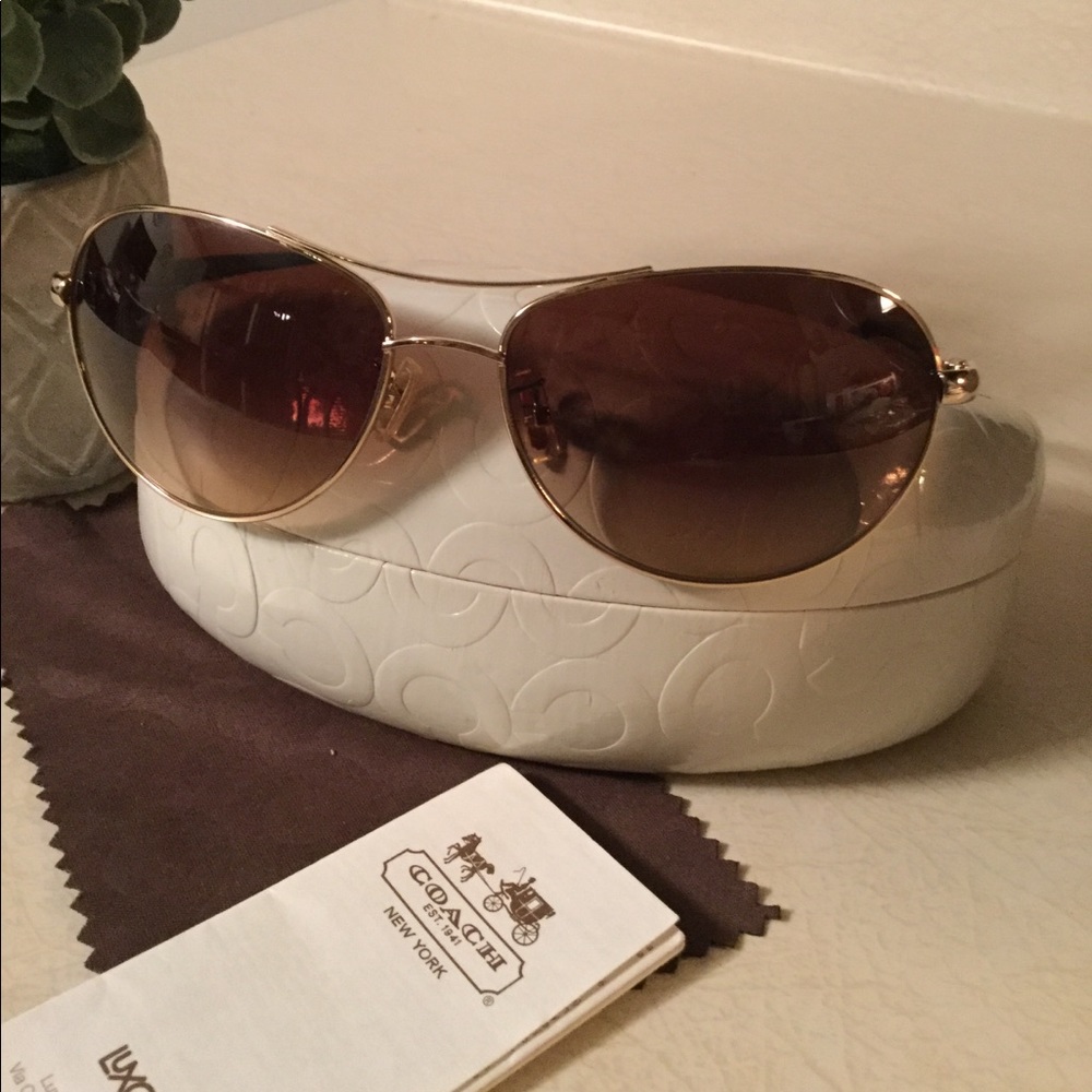 🌻 Coach Aviator Sunglasses 🌻